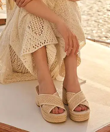 Dolce Vita Eldora Wedge - Natural/White Raffia