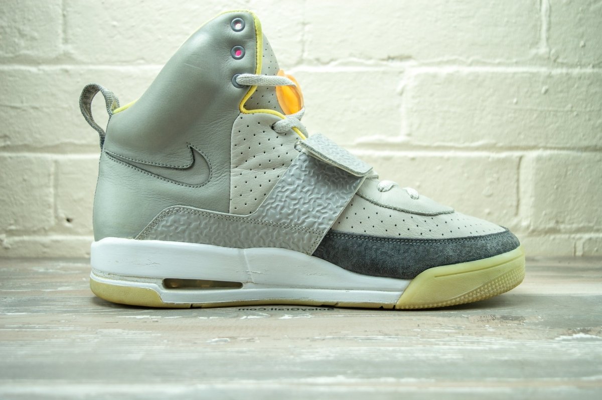 Nike Air Yeezy Zen Grey 366164 002